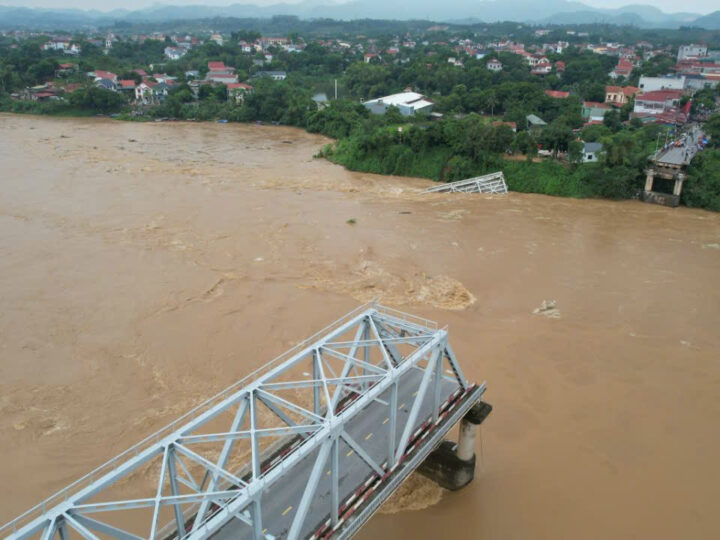 Phú Thọ vốn đã định xây cầu Phong Châu mới, nhưng chưa kịp thì cầu cũ đã sập